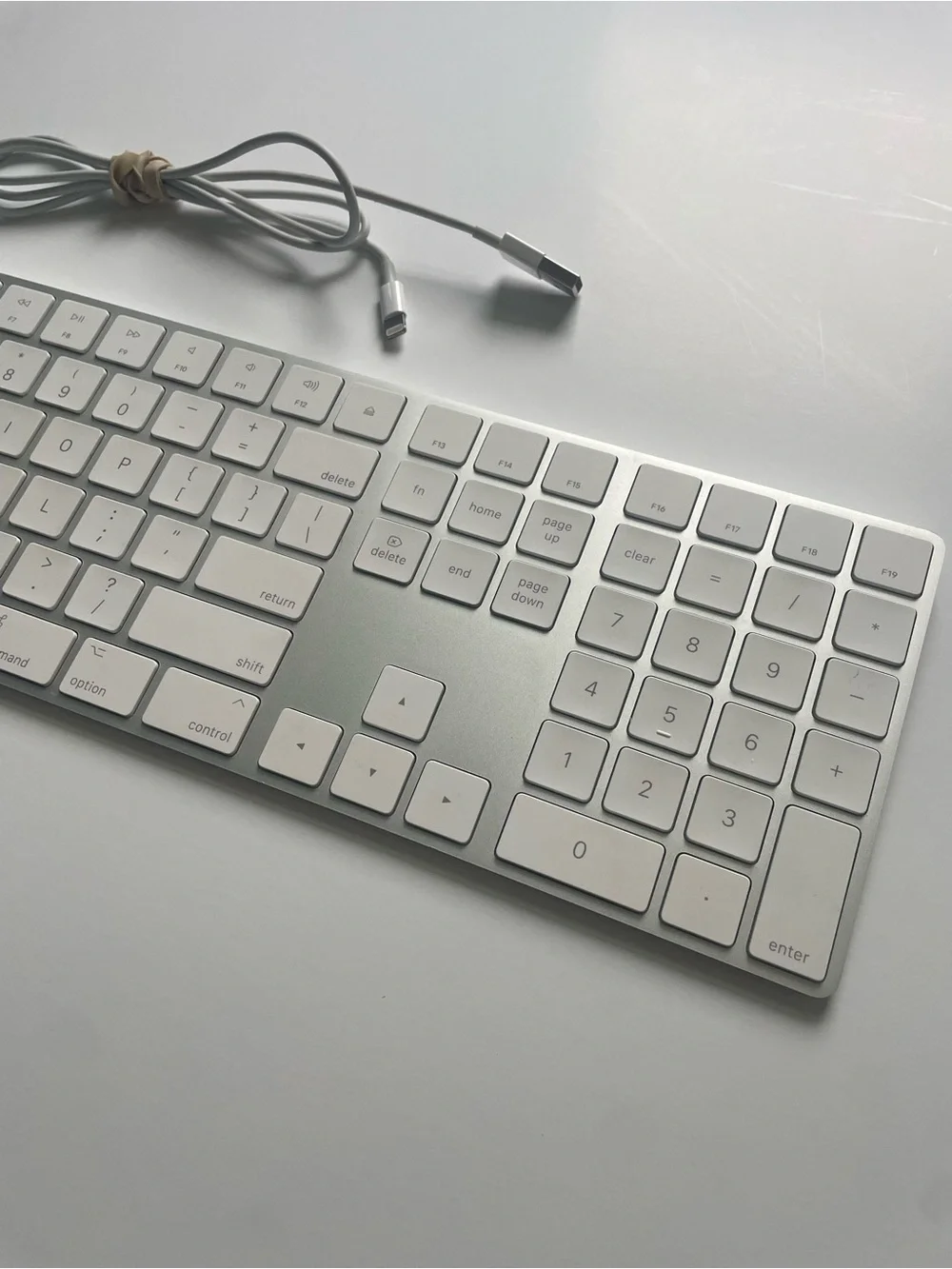 Apple Aluminum Keyboard with White Keys and Silver Frame